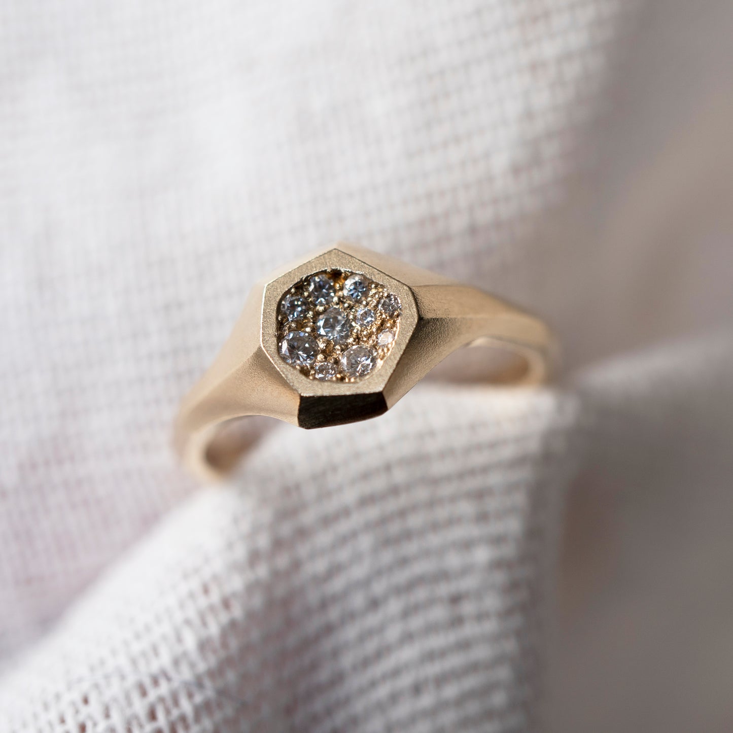 Geoda Mini Signet Ring - White Diamonds