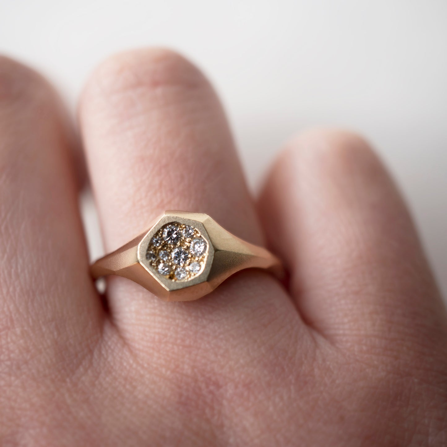 Geoda Mini Signet Ring - White Diamonds